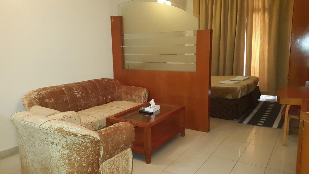 Al Raien Hotel Apartment Dubai Room photo