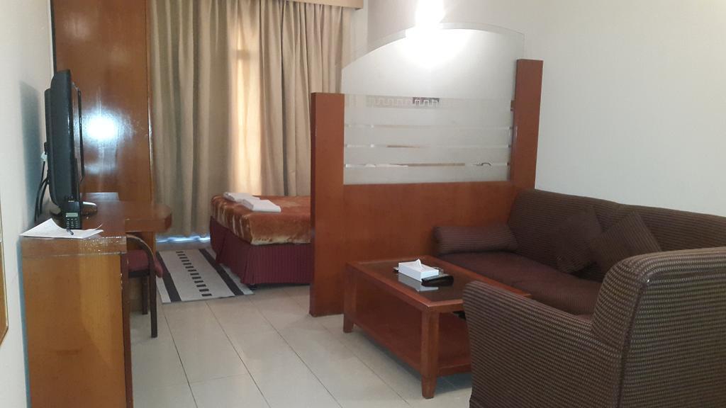 Al Raien Hotel Apartment Dubai Room photo